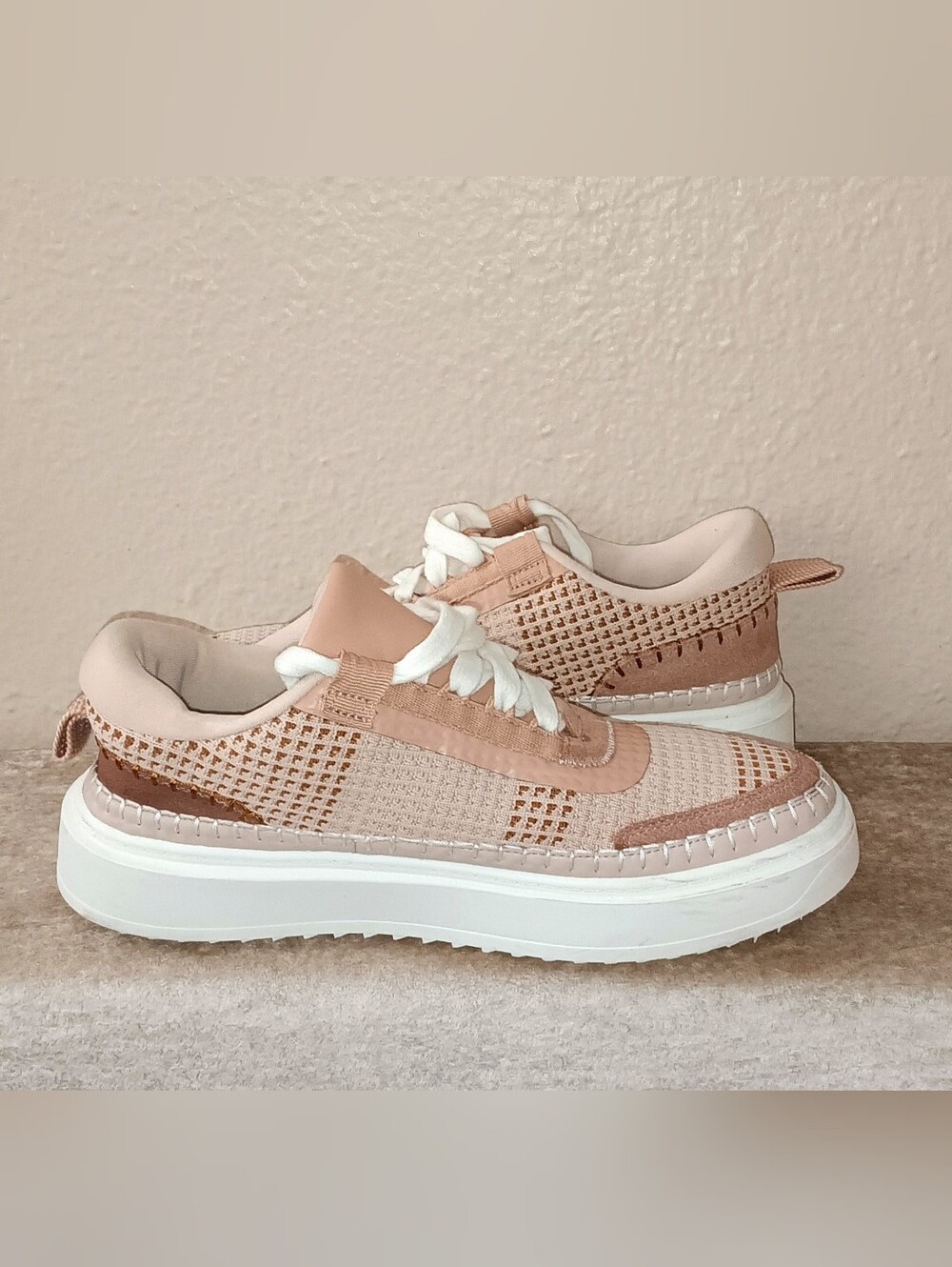 Steve Madden Charlie-W Sneaker. Slight scuff on left side of right shoe.